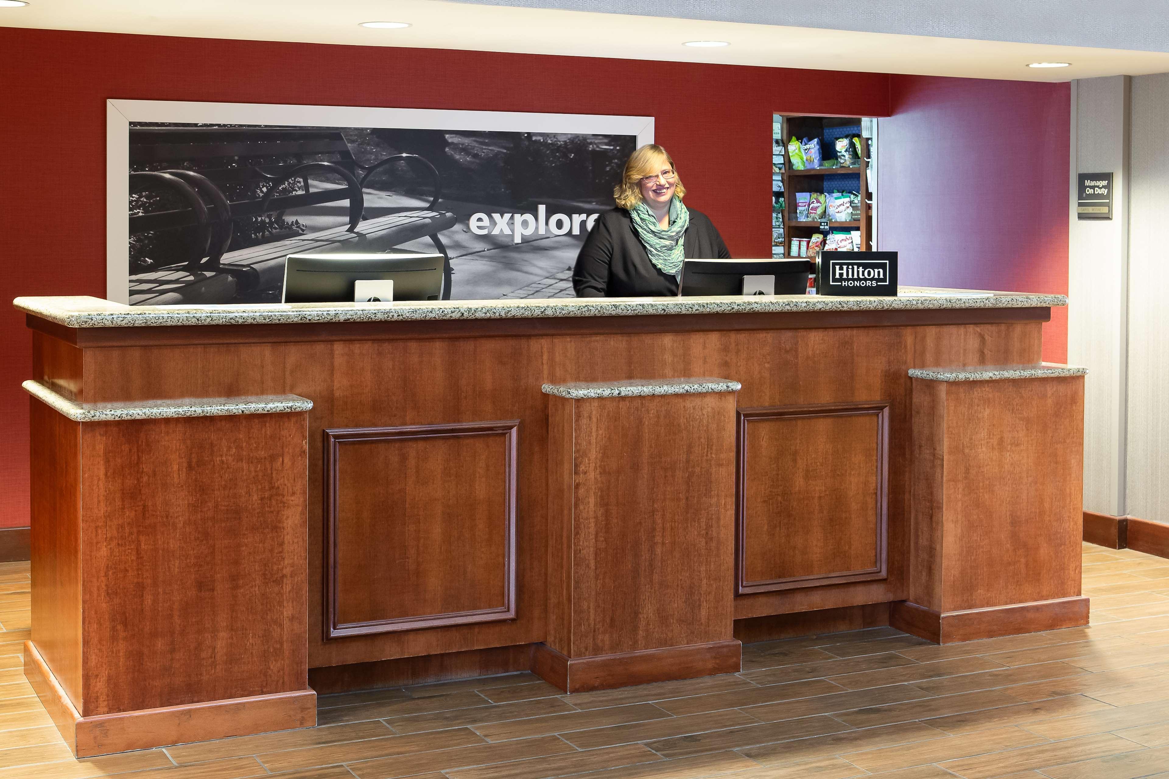 Hampton Inn Dubuque Exterior foto