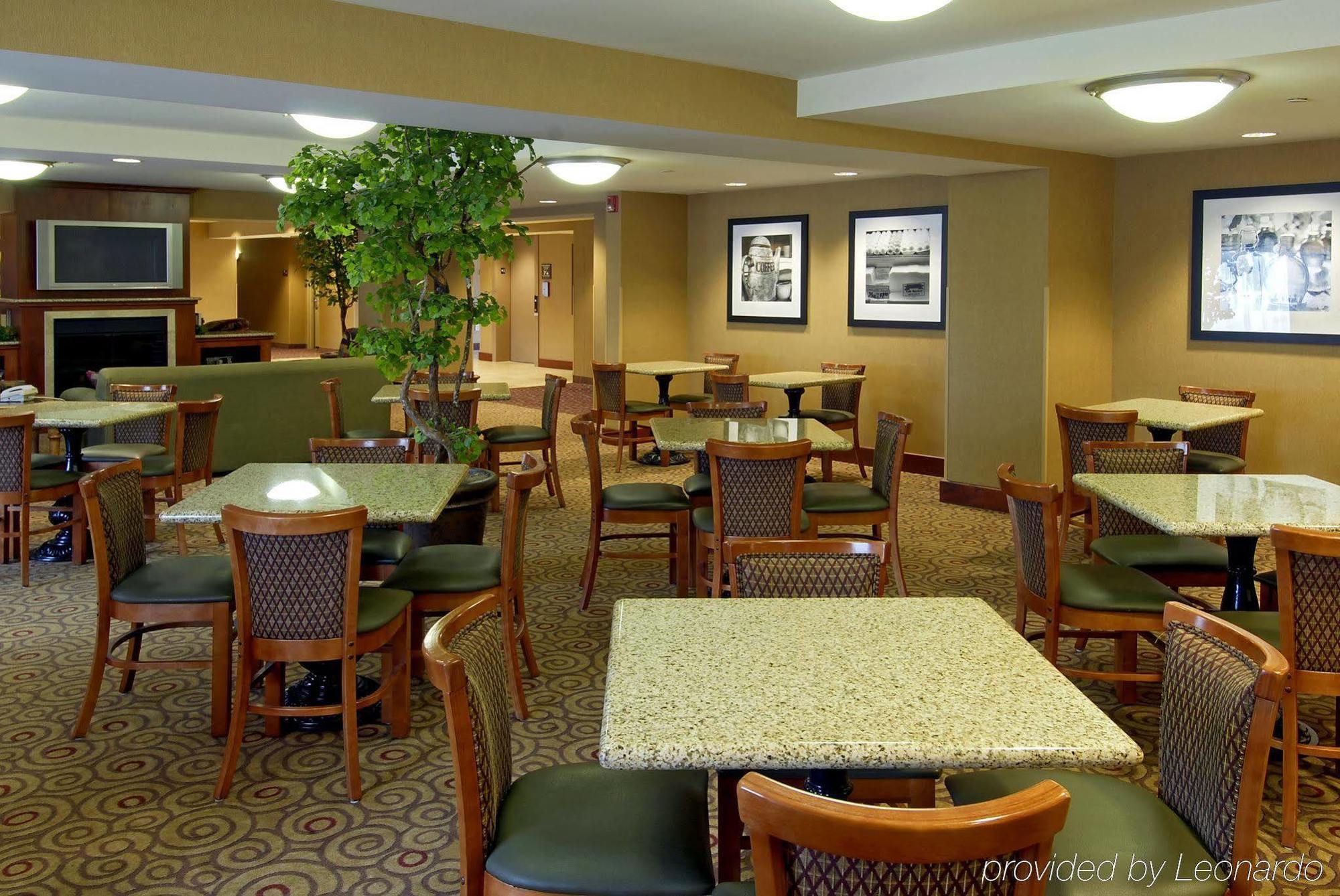 Hampton Inn Dubuque Exterior foto